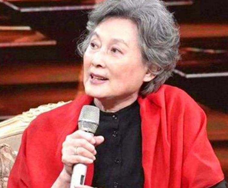 “奶奶级”演员年轻照，皮肤白里透红，笑容甜，个个都是美人胚子