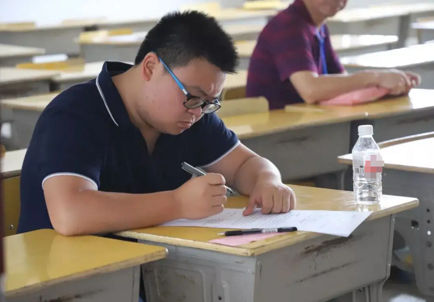 公务员或迎“新规”，部分岗位不可擅自离职，不想干也得坚持