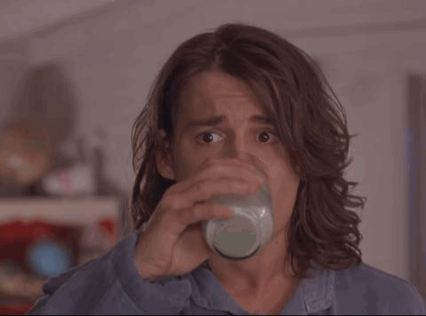 顶流巨星遭封杀？因家暴跌下神坛，还被质疑不会演戏，全靠服化道