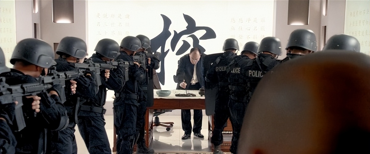 吴京硬汉枪战动作片《战狼》武器解析盘点