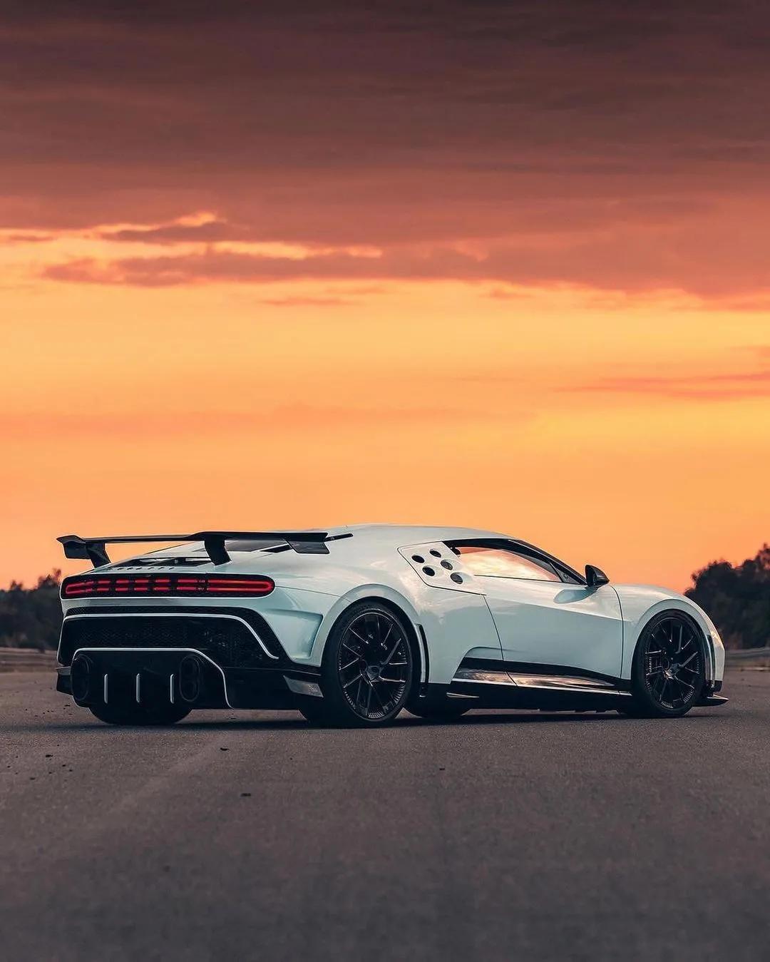 《高清豪车手机壁纸系列》布加迪遇到保时捷和法拉利