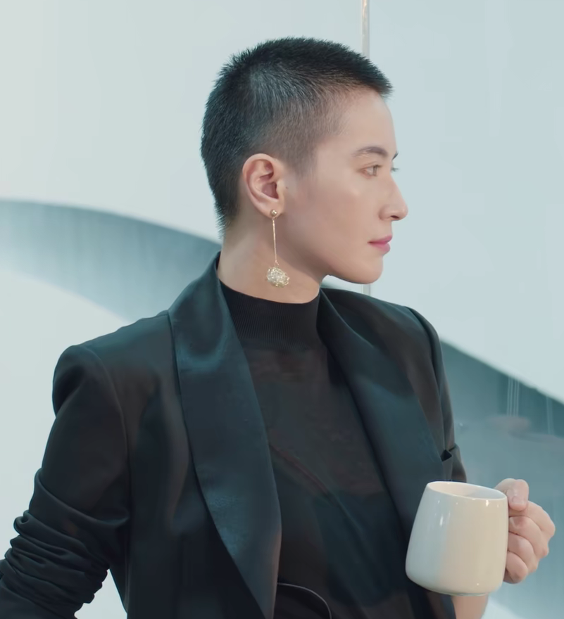 国内版《时尚女魔头》，不仅上演宫斗剧，还演绎了时尚现状