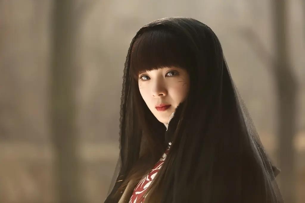 同样是“红衣造型”，杨幂娇俏像少女，赵丽颖霸气十足