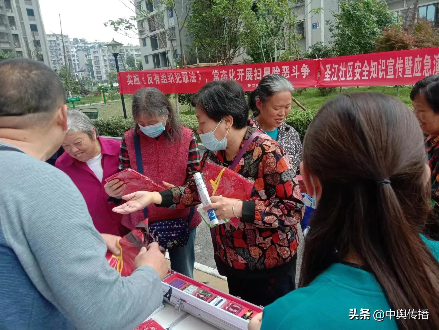内江经开区圣江社区：多种宣传进小区