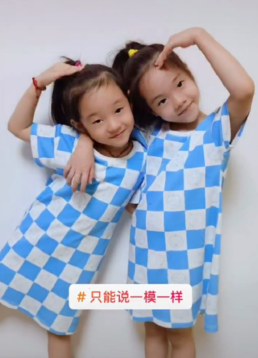 杨威晒4岁双胞胎女儿，感慨基因太强大，欢欢连眉毛都跟爸爸一样