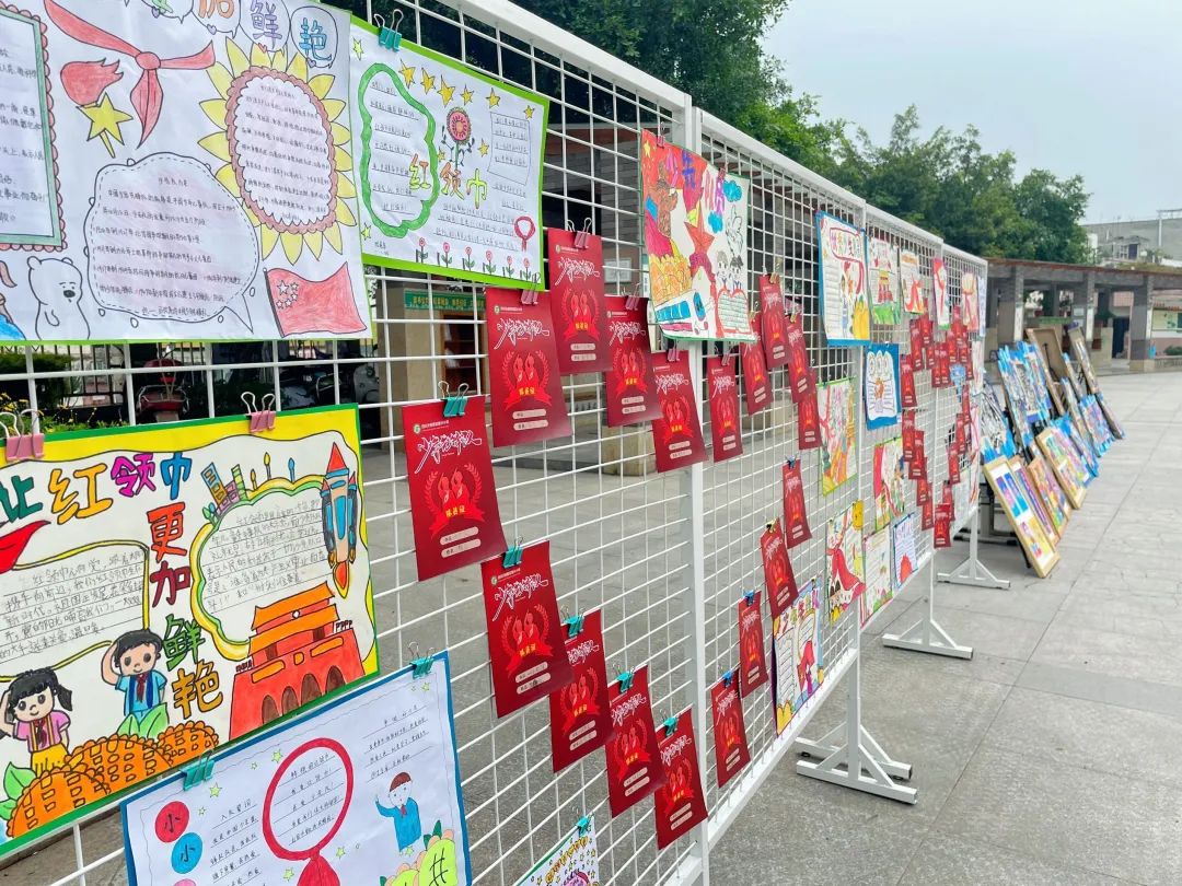 四川天府新区新兴小学举行2022年第一批新队员入队仪式