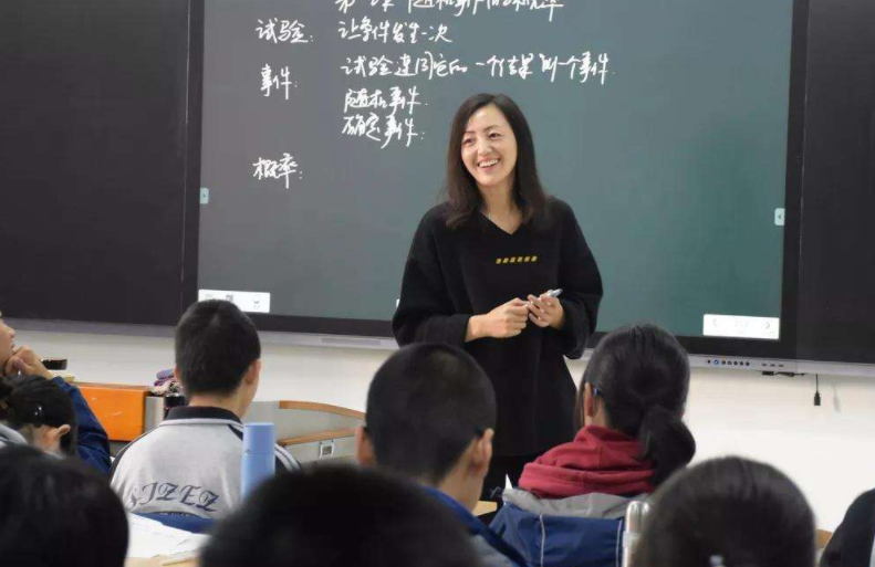同是教師崗位，小學教師和高中教師差距有多大？工資只是其中之一