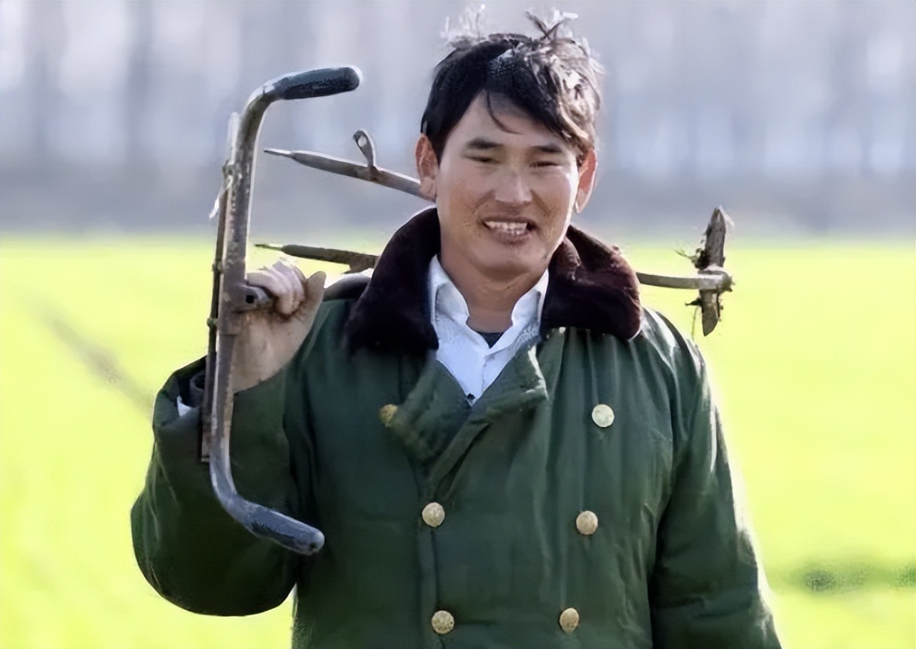 5位明星借钱难堪的明星，王宝强比较惨，大衣哥被借出去100多万