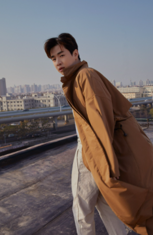 私人舞蹈学校体罚女生故事（让人舔脚趾）