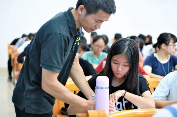 师范生的自述：毕业后我去民办学校教书，感觉生活失去了希望