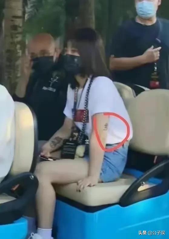 井柏然情史，出生28天被母亲抛弃，演《捉妖记》成名，情散倪妮