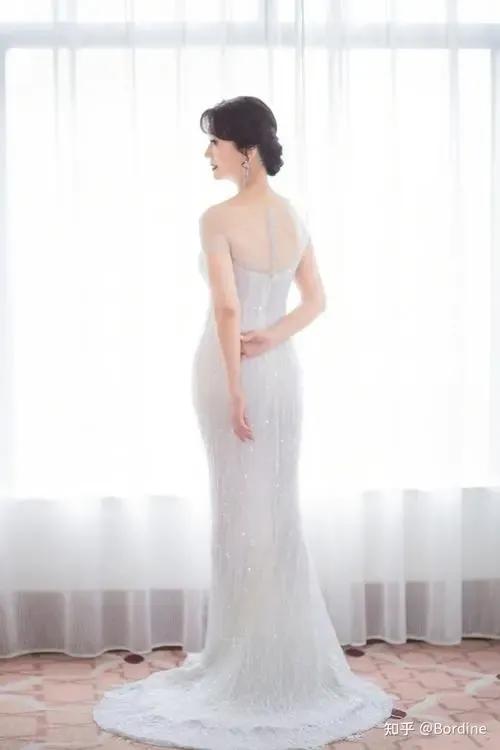 3位因“青春永驻”而苦恼的明星，赵雅芝竟被叫闺女，场面太尴尬