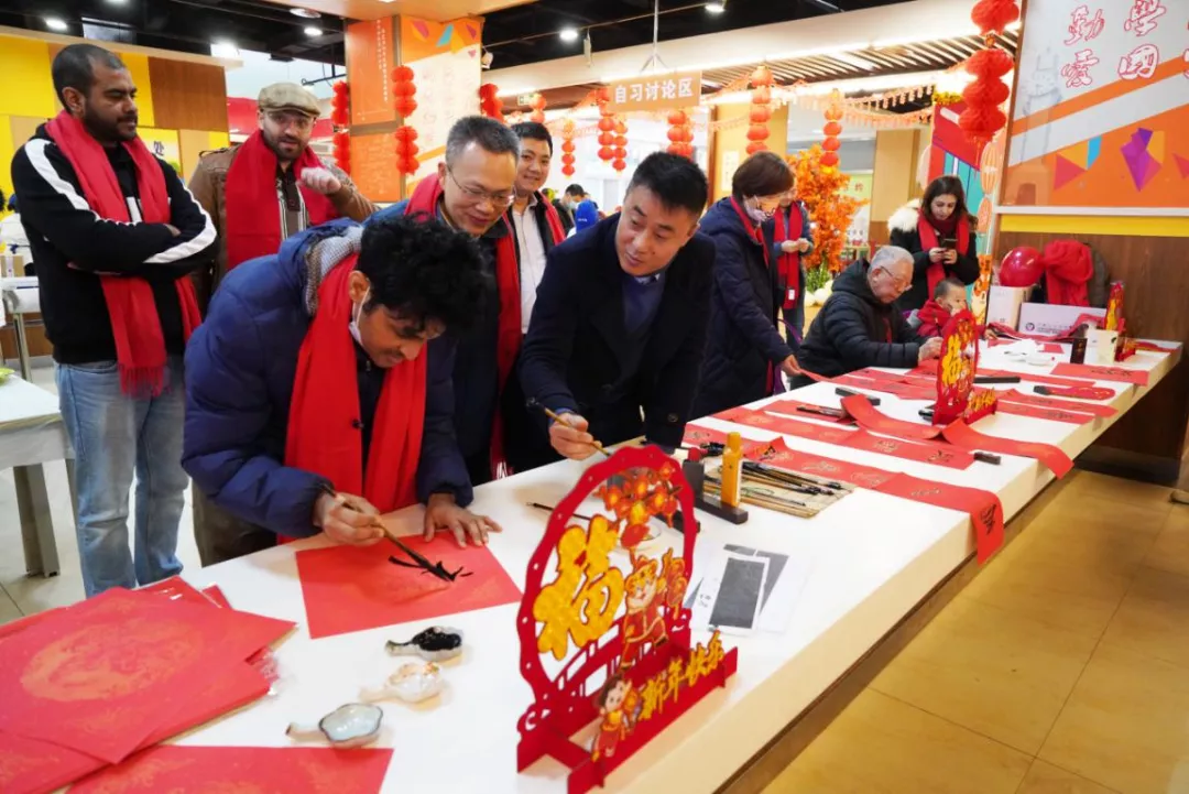 暖心从不缺席，寒假里的重大校园温暖如春