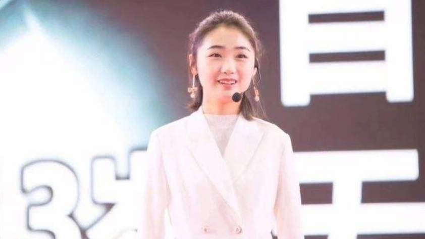 “折翼天使”杨佩：9岁失去双臂，23岁一夜爆红，如今身价上千万