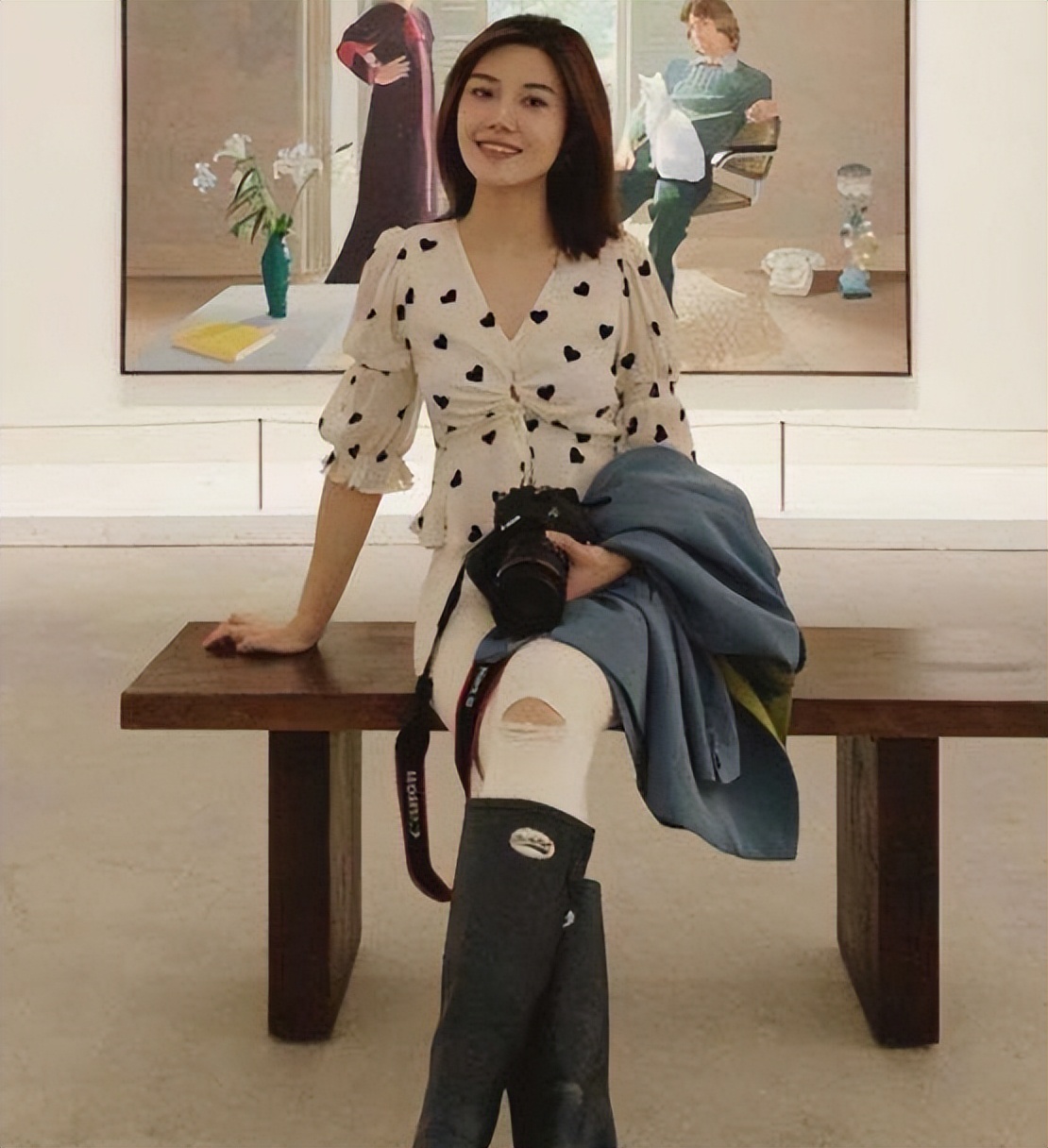 郑子可进入央视后进步明显，气质素养都不错，给人耳目一新的感觉