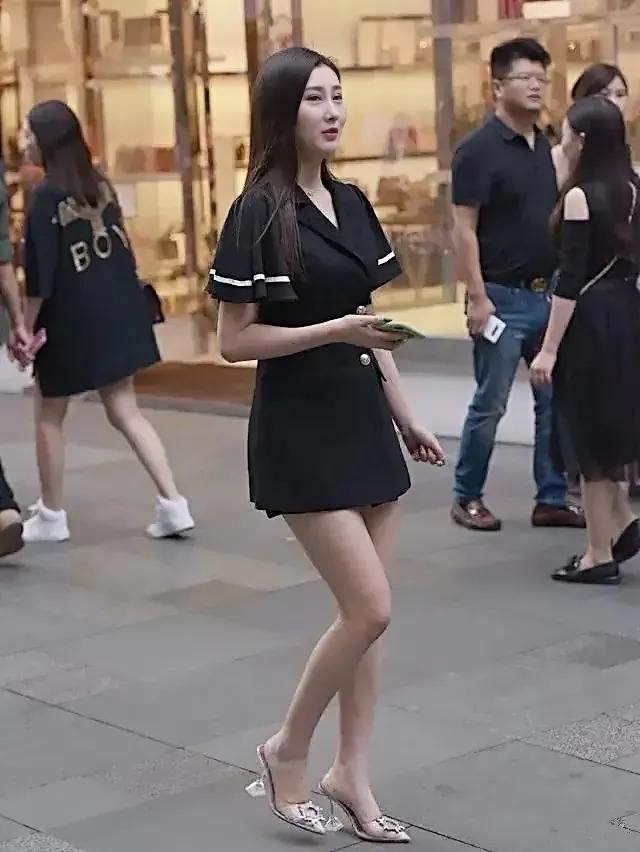 精美黑色服饰穿搭的美女 街拍美图合集