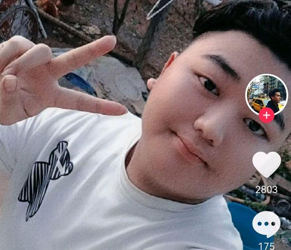 全红婵回家吃饭！哥哥在母亲节准备美食，妈妈翘二郎腿满脸期待