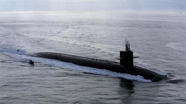 Ӣ���������ڰĲ����Ǳͧ���ƻ��Ϻ�Ѳ��չʾǿӲ���з���������