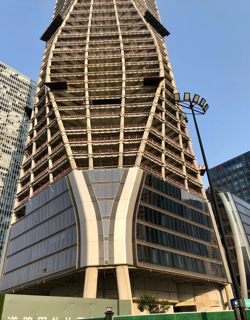 杭州望朝中心核心筒封顶,建筑犹如“火焰与水纹波”