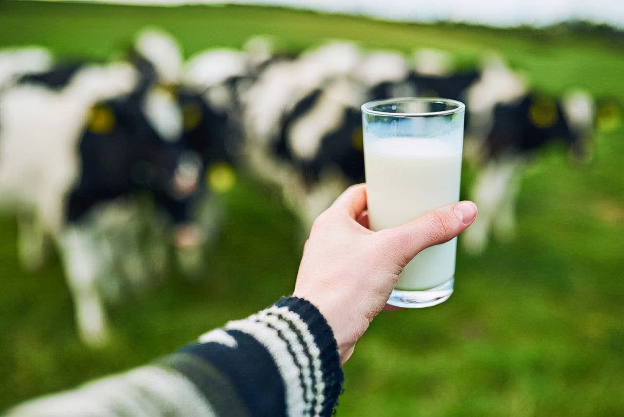 经常喝牛奶的人可以变白？关于传言中变白的这几种食物，别被骗了