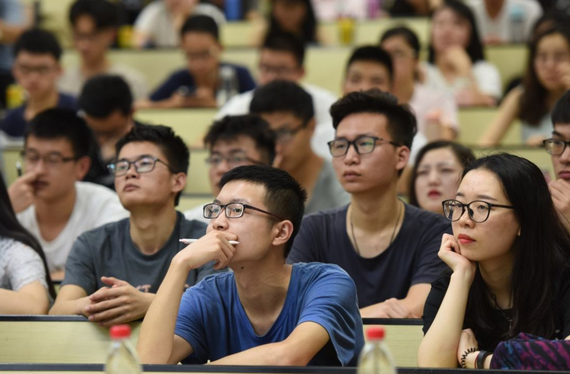 大学生每月生活费给多少？1500够不够？听听辅导员怎么说