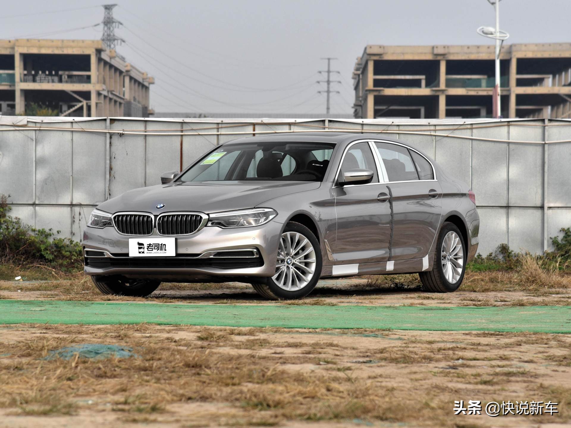宝马5系中大型车：豪华与驾驶乐趣的完美结合