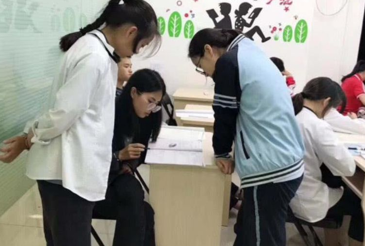 到了高三后半段才明白，补课和不补课的差距，幸好自己选对了