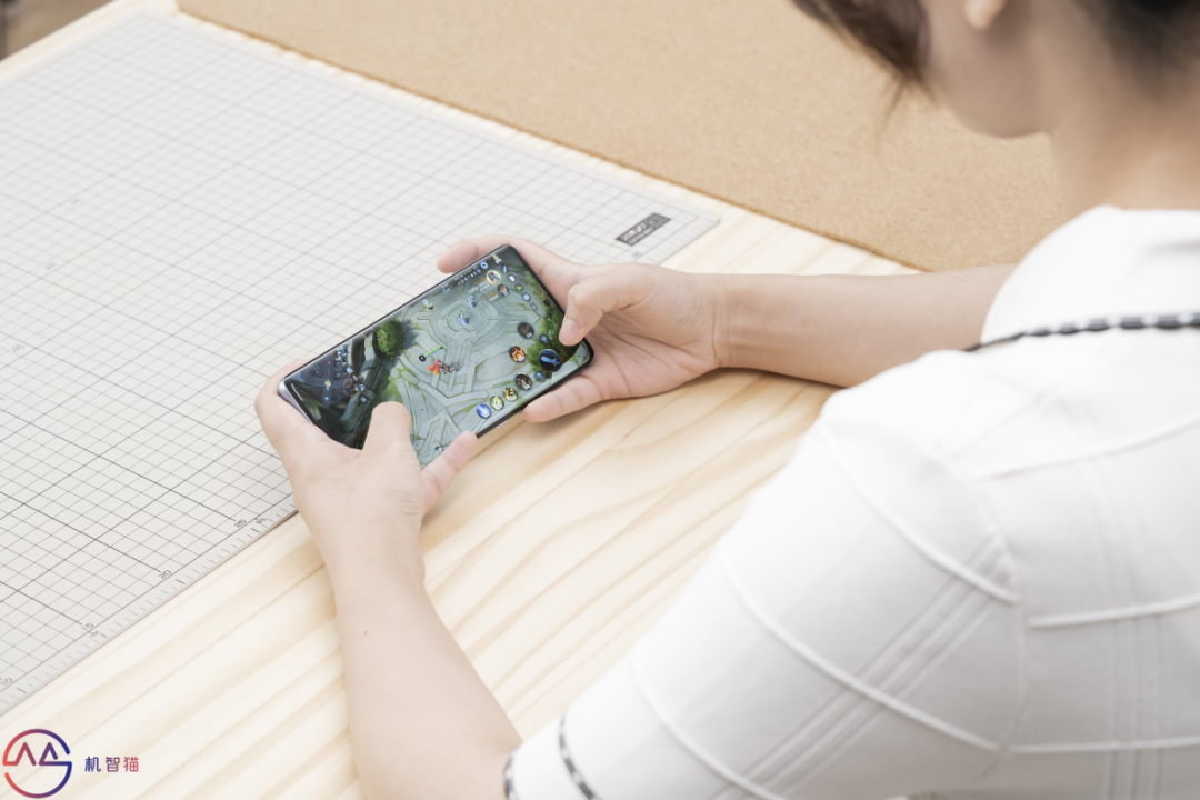 小米12 Pro天玑版：玩原神超大核敢摸鱼的手机，我还是第一次见