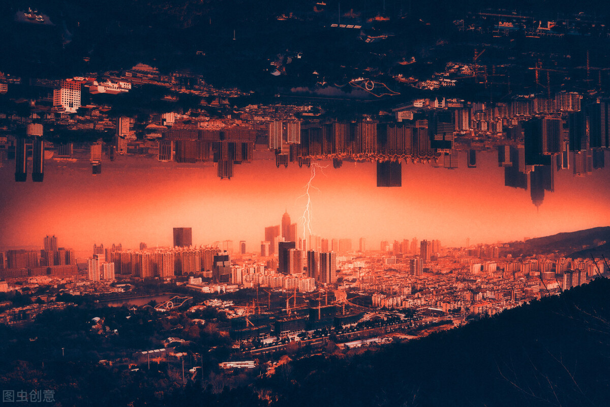 《从红月开始》作者:黑山老鬼红月亮出现在天上的那一刻开始,全世界的