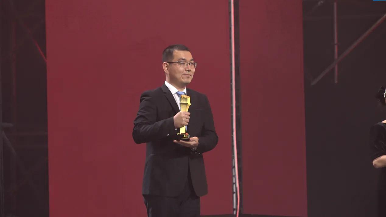 厉害！重大博士后又摘桂冠！｜瞿福强：科技接地气，知识更有力