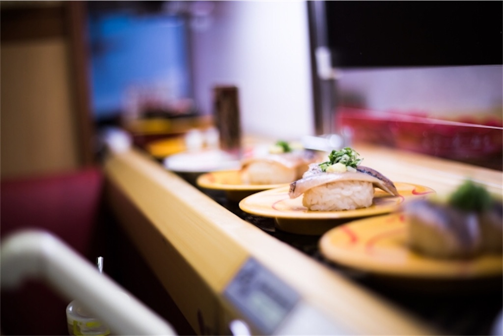 在正宗的回轉壽司店里用餐是種什么體驗？回轉壽司美食指南來了