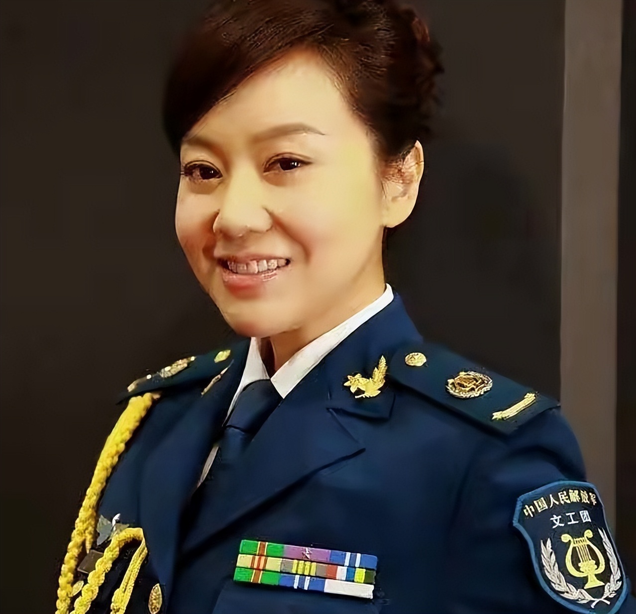 不仅名气大，军衔也高到吓人！这12个明星，个个一身正气堪称清流