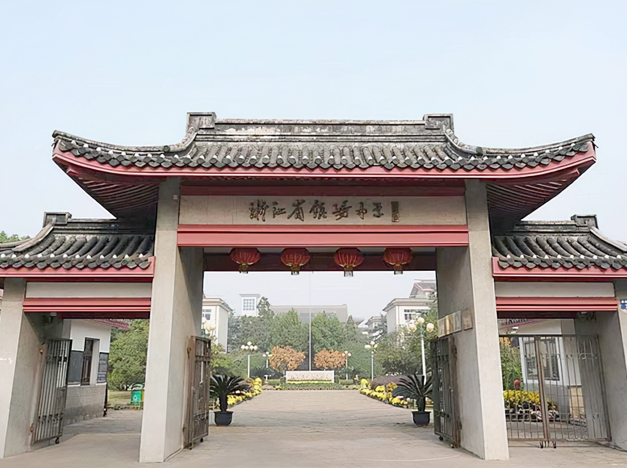 浙江排名前五的高中，有“浙江五怪”之美誉，家长认可学子青睐