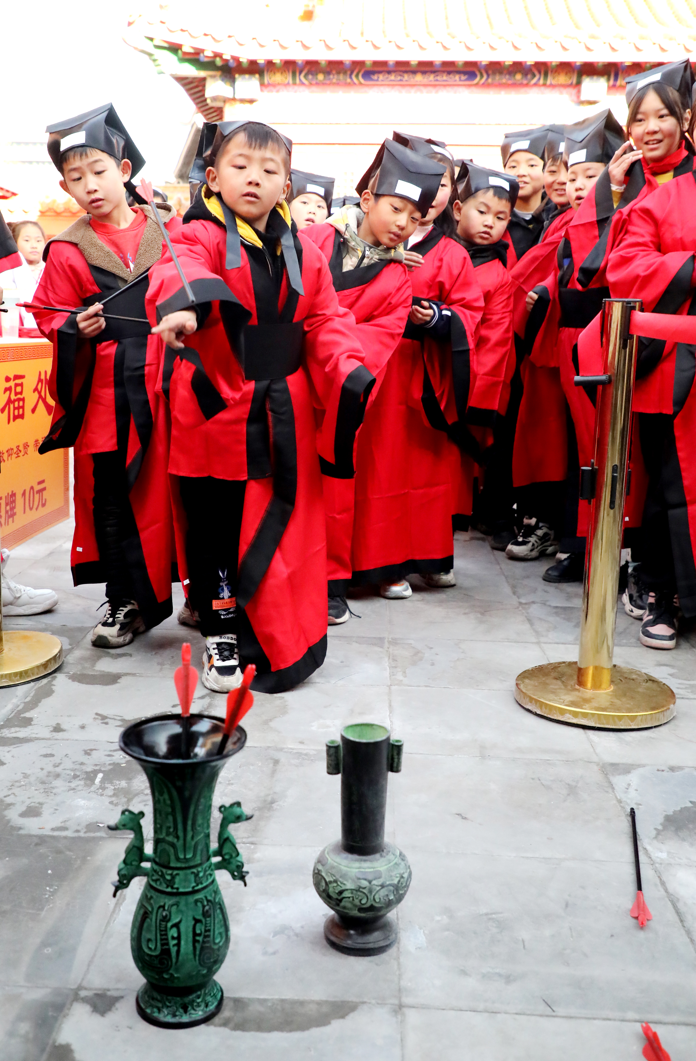 學(xué)習(xí)國(guó)學(xué)文化 傳承華夏文脈——天中晚報(bào)小記者研學(xué)活動(dòng)走進(jìn)皇家驛站孔子書院