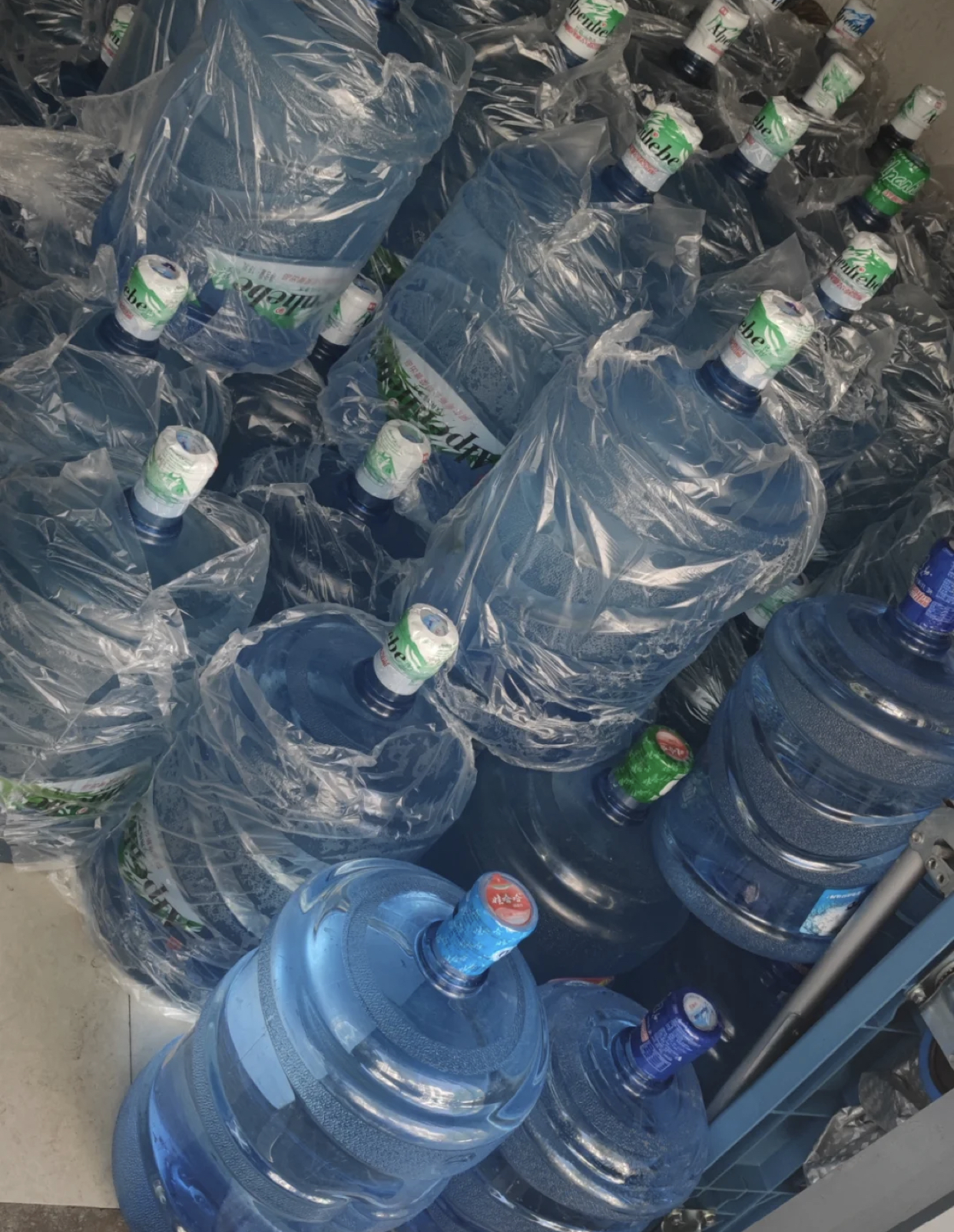 桶装水和净水器过滤的水，哪个更干净？我分别用了一年谈谈感受