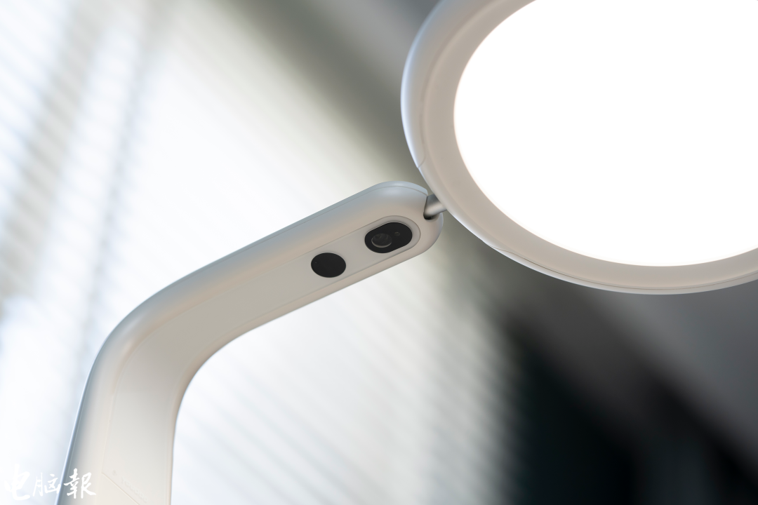 有道智能学习灯体验：是护眼灯，也是智能学习助手