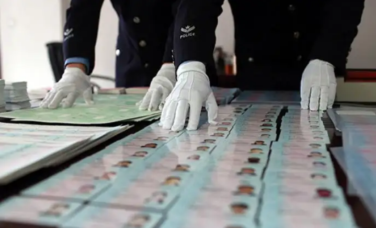 2011年，陕西男子收到与不知名女子裸照，警方查出系列民生大案