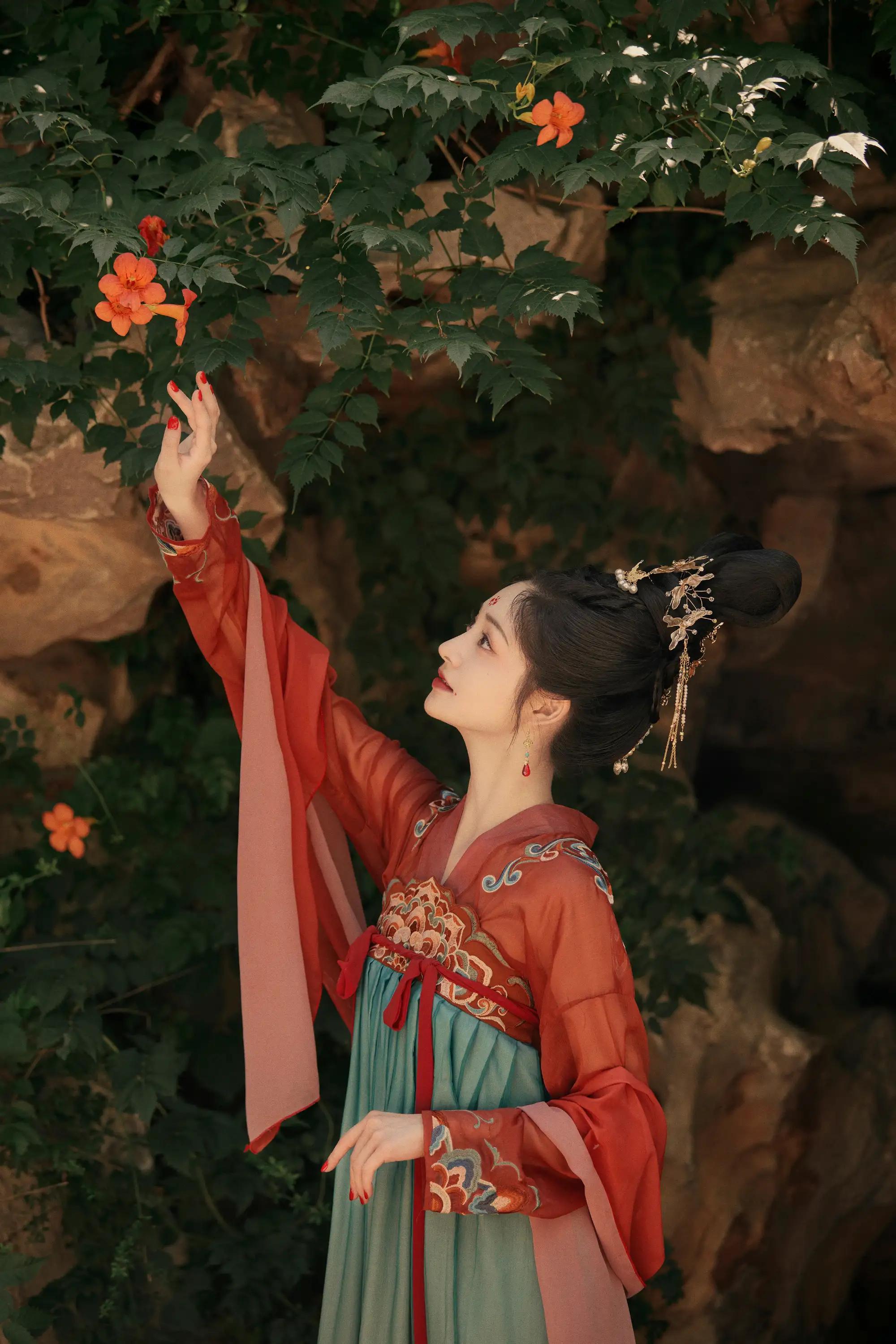 周洁琼古风大片