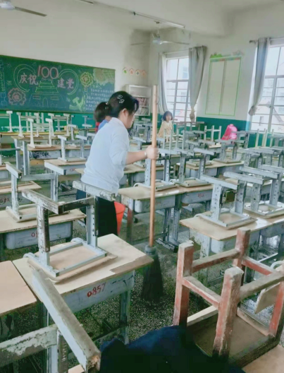 湖北武穴梅川镇实验小学：师生齐动手 共创美校园