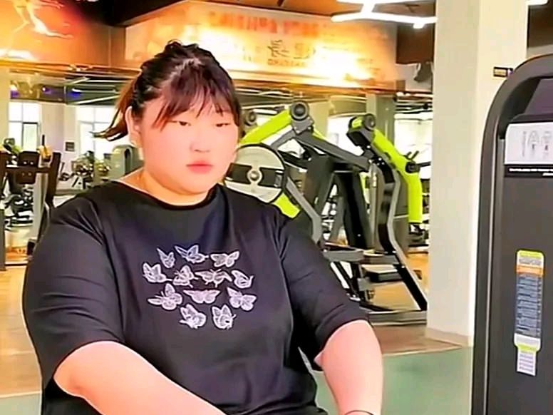 小矮人祈求大衣哥把女儿嫁给自己，被拒绝后耍无赖，大家评评理