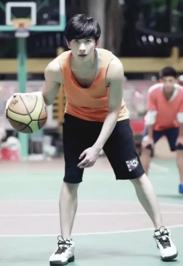 大学生的新式攀比火了，不比家境不比学习，男生宿舍成“重灾区”