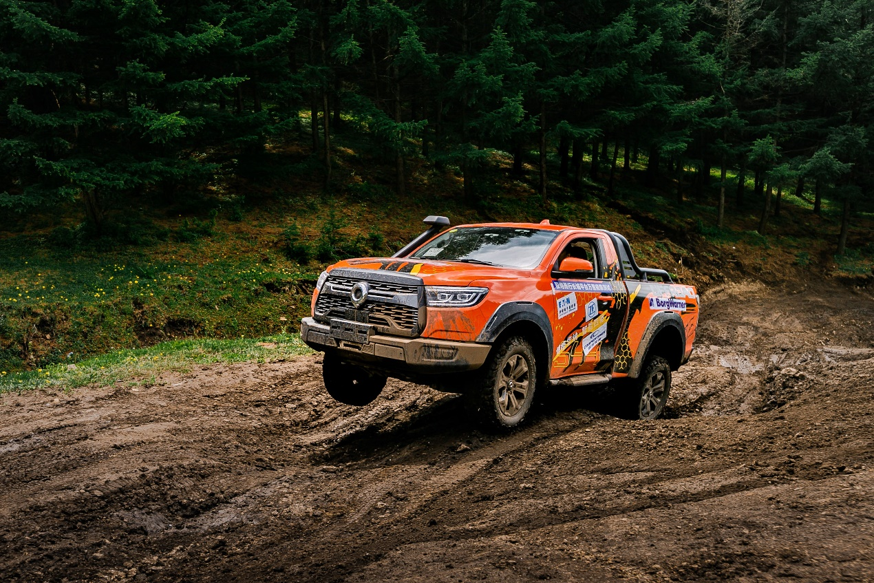 單排、短軸的越野利器 駕駛火炮是種什么體驗