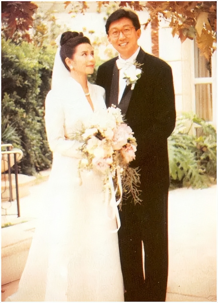 “霞玉芳红”，她的“红”，你碰不起