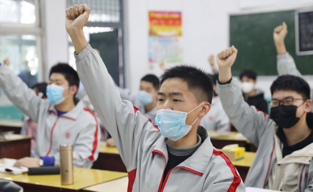 22年浙江首次高考已经结束，网友表示很羡慕，高考也有两次机会？