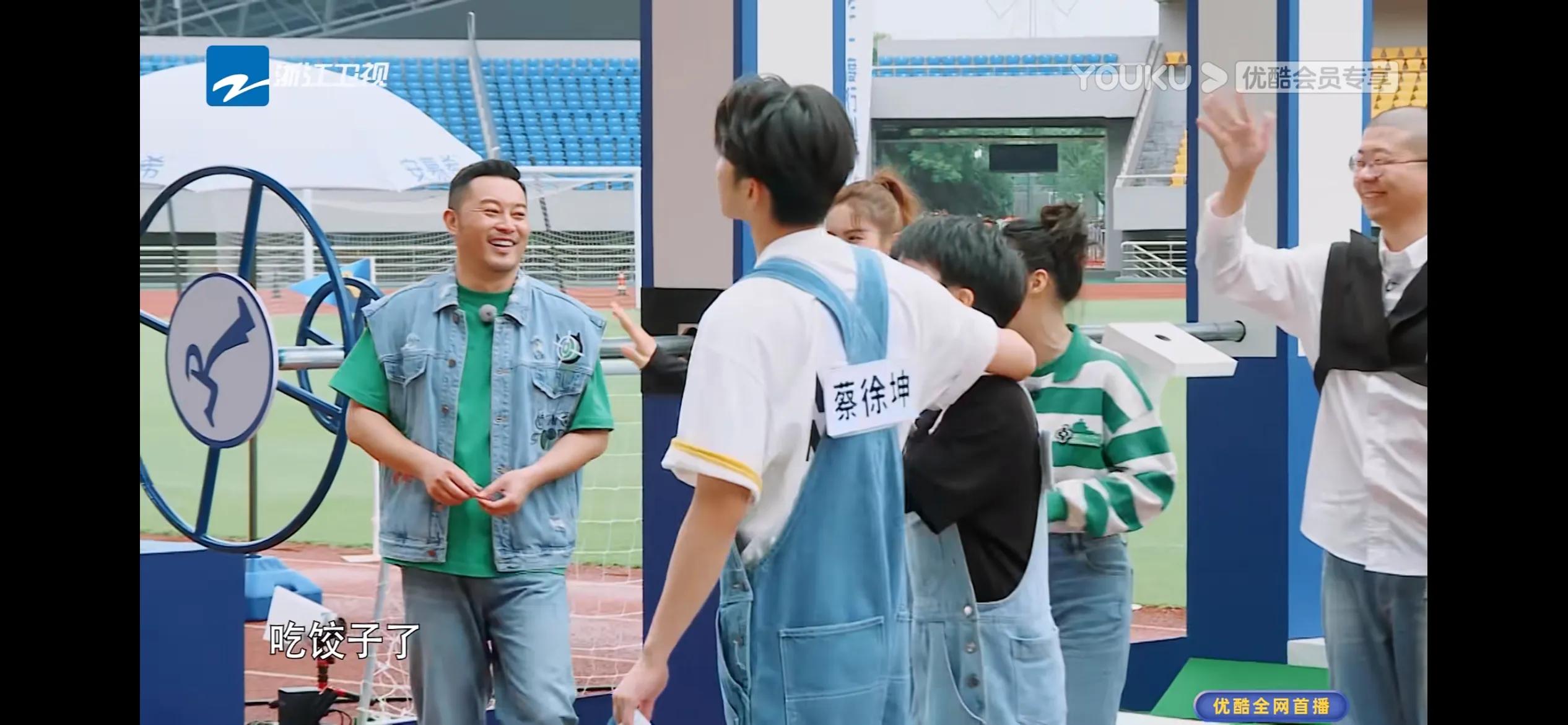 为奔跑吧蔡徐坤周深“海尔兄弟”举大旗