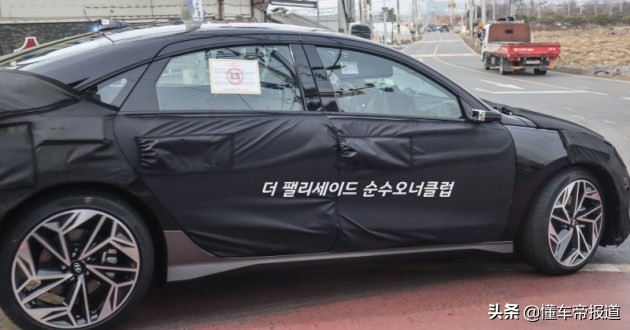 新车｜内饰配双连屏，预计6月亮相！现代IONIQ 6最新谍照