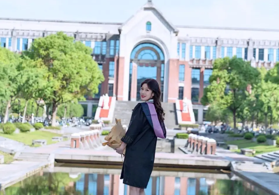 政法类大学排名公布，法大稳坐第一把交椅，西南政法冲入前三