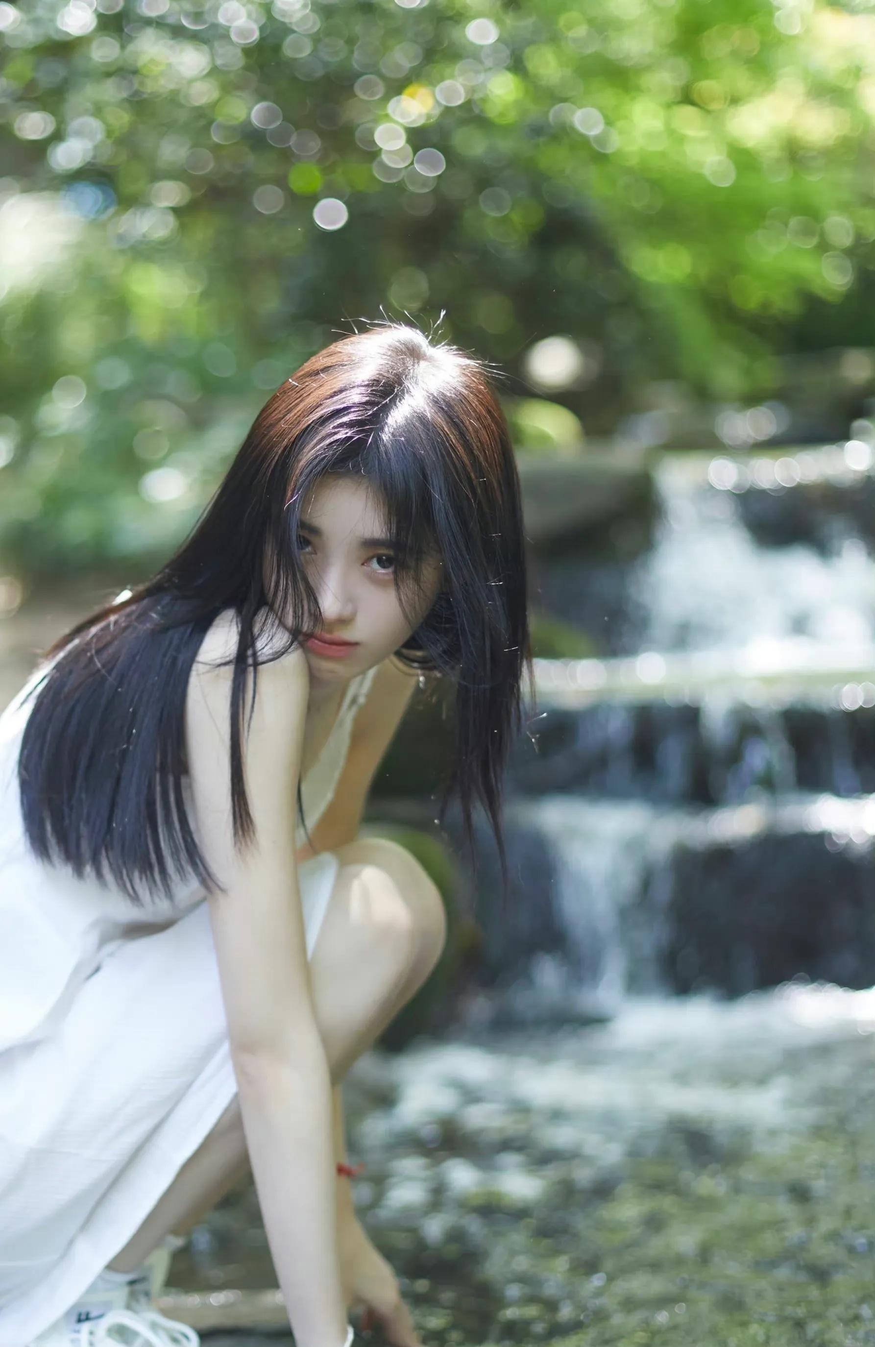 “林间少女”鞠婧祎