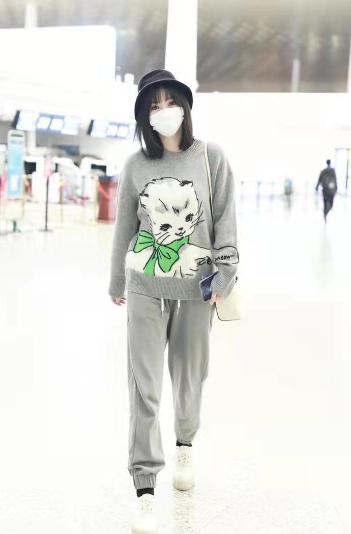 灰色套装可爱又少女(装扮少女可爱套装)