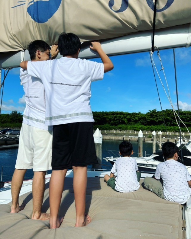 林志颖带老婆儿子逛街，12岁Kimi又高又壮，身高体型均超爸爸